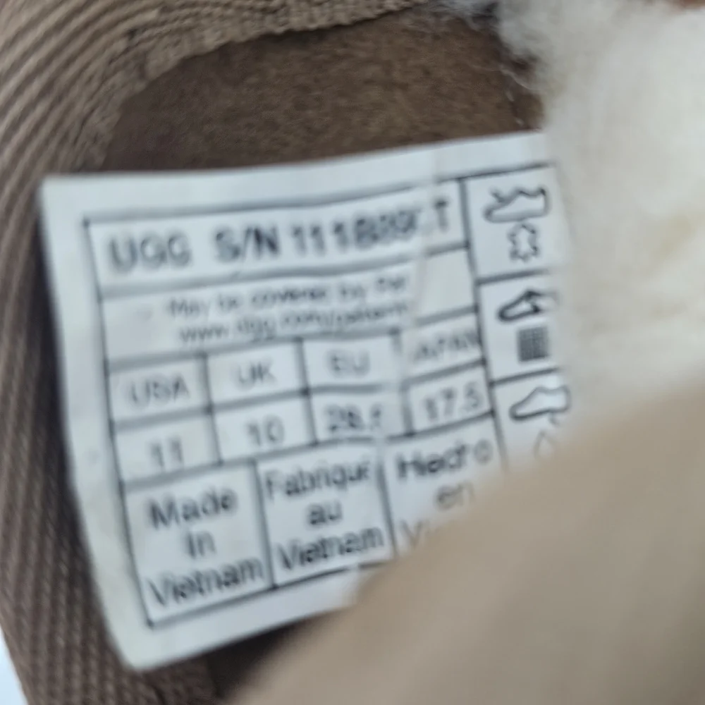 UGG Jona Mini Boot Kids 11 Chestnut Suede Snap UGGplush Lined Treadlite Sole EVA